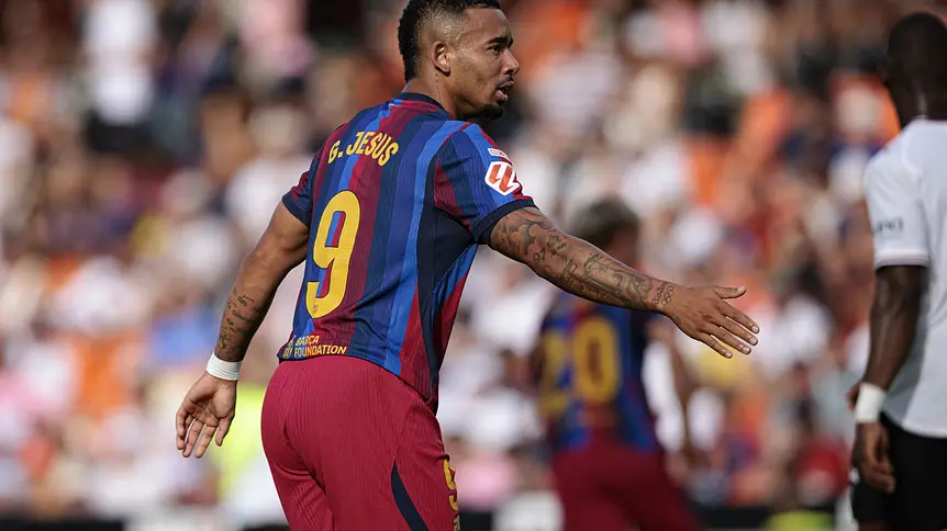 Gabriel Jesus i Denzel Dumfries musieli zostać rozdzieleni po El Clásico