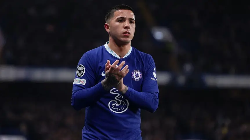 Enzo Fernandez zablokowany przez cenę. Chelsea nie odpuszcza