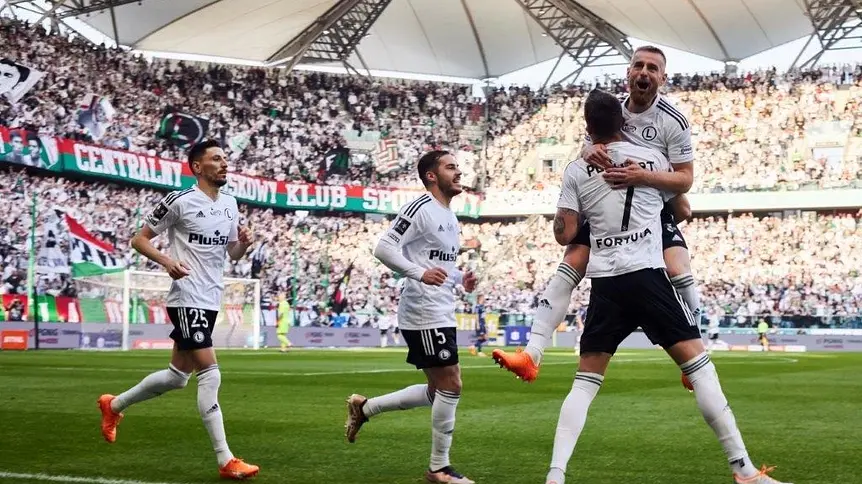 Legia Warszawa triumfuje w Gdańsku, Lechia blisko spadku