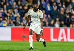 Kylian Mbappé broni Antonio Rüdigera. „W szatni jest zupełnie inny”