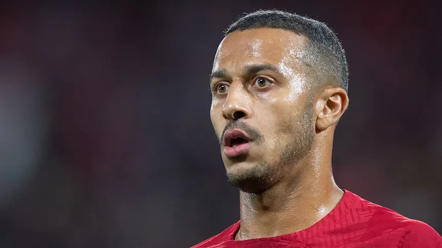 Thiago Alcantara opuszcza sztab Barcelony. Hansi Flick chwali jego pracę