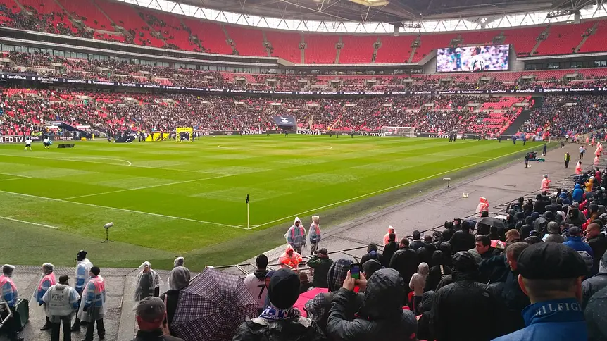 Do której drużyny piłkarskiej należy stadion Wembley? Odpowiedź tu!