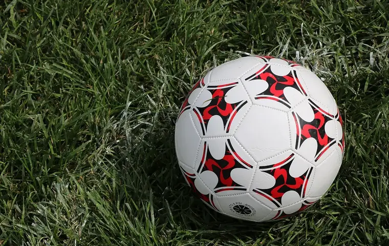 Jak najlepiej dotrzeć na PGE Narodowy? Praktyczny przewodnik przed meczem